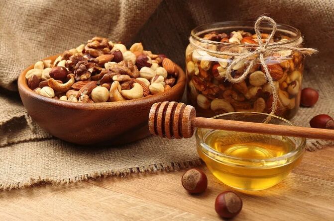 Mật ong với các loại hạt