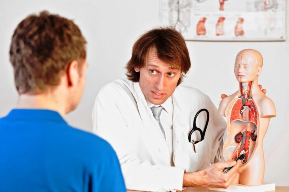 Bác sĩ tư vấn cho bệnh nhân nguyên nhân ức chế hiệu lực